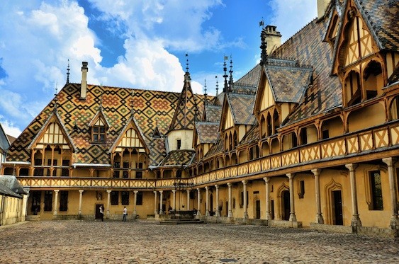 The city of Beaune is pretty much your landmark - anything else is north or south of there.