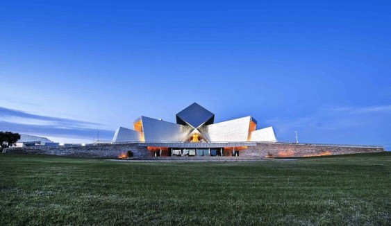 Bodegas Sommos's building is supposed to resemble a butterfly. Photo source: Bodegas Sommos.